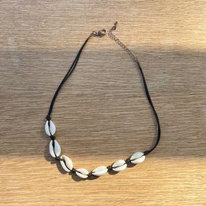 Brandy Melville shell necklace